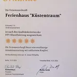 Traumhafte Reetdach-doppelhaushaelfte Mit Garten By Interhome 레리크