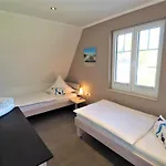 Traumhafte Reetdach-doppelhaushaelfte Mit Garten By Interhome *
