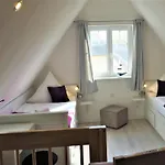 펜션 Traumhafte Reetdach-doppelhaushaelfte Mit Garten By Interhome *