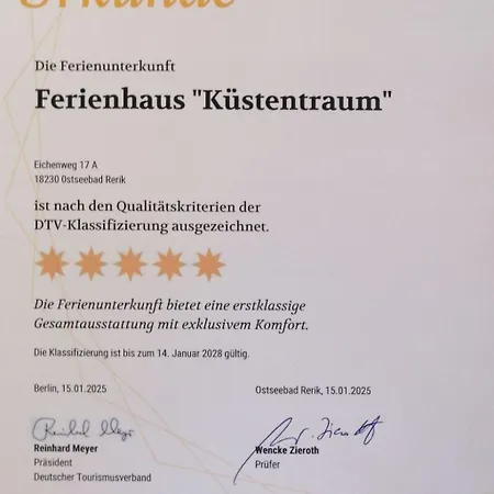 Traumhafte Reetdach-doppelhaushaelfte Mit Garten By Interhome Rerik