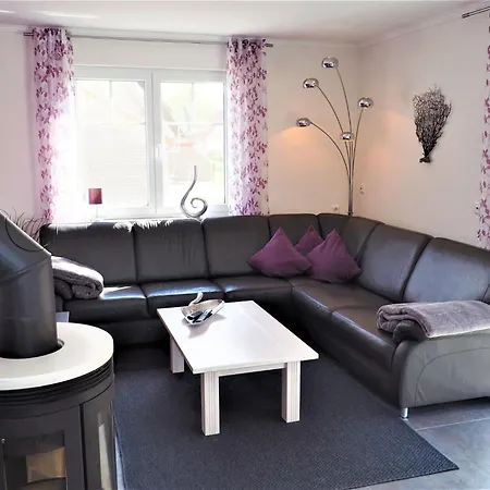 Traumhafte Reetdach-doppelhaushaelfte Mit Garten By Interhome *
