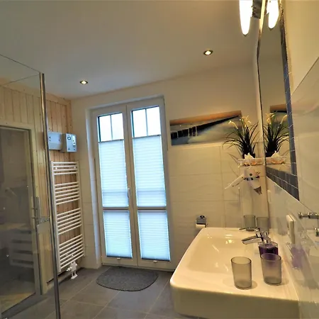 Tatil Evi Traumhafte Reetdach-doppelhaushaelfte Mit Garten By Interhome