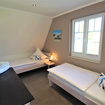 Traumhafte Reetdach-doppelhaushaelfte Mit Garten By Interhome *