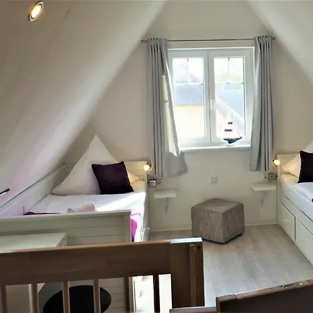 Prázdninový dům Traumhafte Reetdach-doppelhaushaelfte Mit Garten By Interhome *
