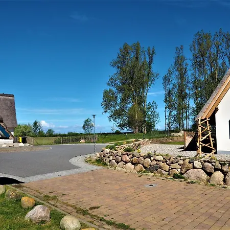 Prázdninový dům Traumhafte Reetdach-doppelhaushaelfte Mit Garten By Interhome